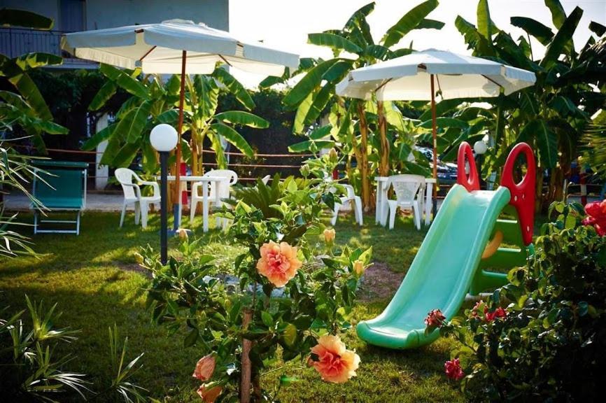 Case Vacanze Giardino Parghelia Buitenkant foto