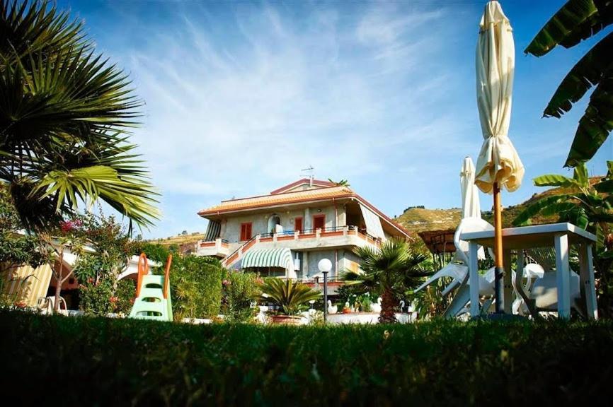 Case Vacanze Giardino Parghelia Buitenkant foto